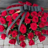 Траурная корзина из роз Траурная корзина из роз